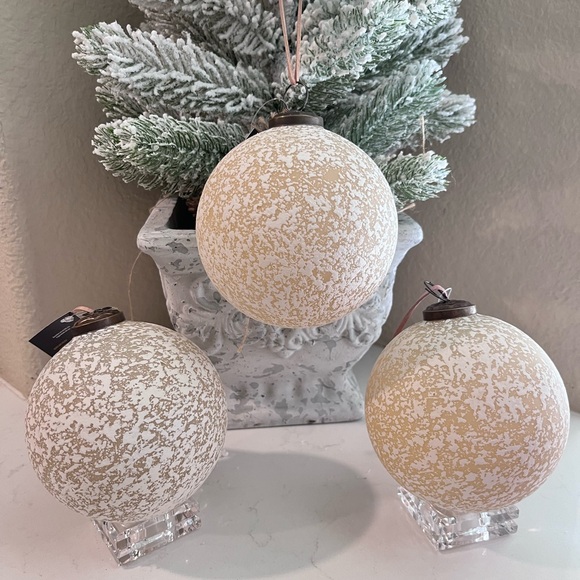 3-NWT ROBERT STANLEY 4”TAUPE FLOCKED ORNAMENT - Picture 9 of 16